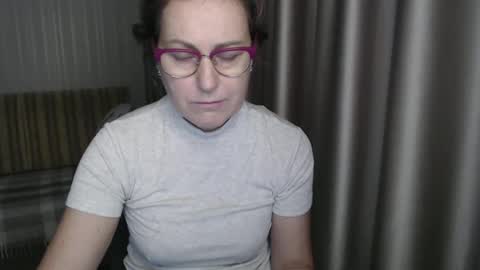 Lauraoven1 online show from 13, 1, 2025