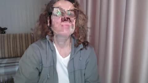 Lauraoven1 online show from 5, 2, 2025