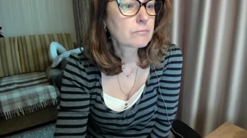 Snapshot of lauraoven1 chatting on 3, 6, 2026 Lauraoven1 online show from 3, 6, 2026