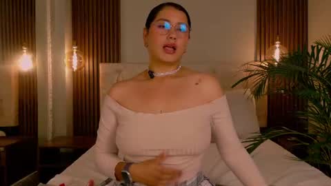 Snapshot of lauraruiz1 chatting on 19, 7, 2026 Aleja online show from 19, 7, 2026