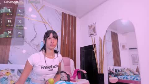 Snapshot of laurem_paulette chatting on 28, 2, 2025 Laurem online show from 28, 2, 2025