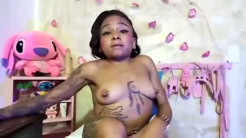 Snapshot of lauren_hills7069 chatting on 22, 1, 2025 Lauren online show from 22, 1, 2025