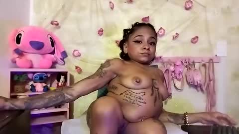 Snapshot of lauren_hills7069 chatting on 1, 2, 2025 Lauren online show from 1, 2, 2025