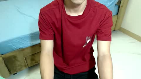 laurence_cuttieguyhere online show from 12, 4, 2026