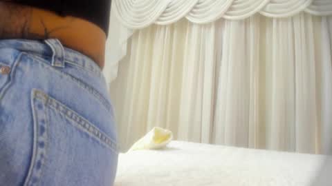 Lauren Saenz online show from 13, 9, 2025