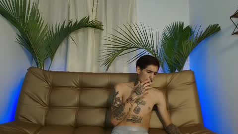 Lauren and Cristopher online show from 21, 2, 2025