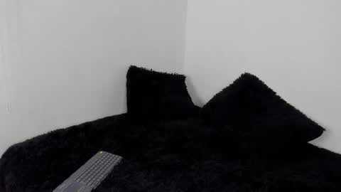 laurensmith9 online show from 8, 10, 2025