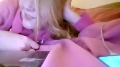 Snapshot of lauriehotxxx chatting on 22, 11, 2025 lauriehotxxx online show from 22, 11, 2025