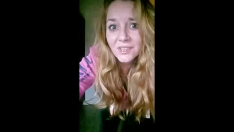 Snapshot of lauriehotxxx chatting on 14, 12, 2025 lauriehotxxx online show from 14, 12, 2025