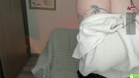Snapshot of lauryn_chills chatting on 11, 10, 2025 Lauryn online show from 11, 10, 2025