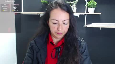 Snapshot of lauryn_jones chatting on 7, 5, 2026 Laury online show from 7, 5, 2026
