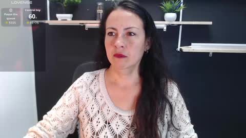 Snapshot of lauryn_jones chatting on 13, 5, 2026 Laury online show from 13, 5, 2026