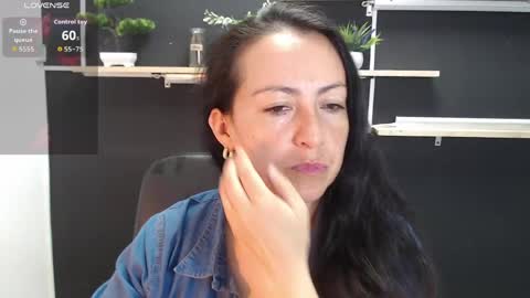 Snapshot of lauryn_jones chatting on 25, 5, 2026 Laury online show from 25, 5, 2026