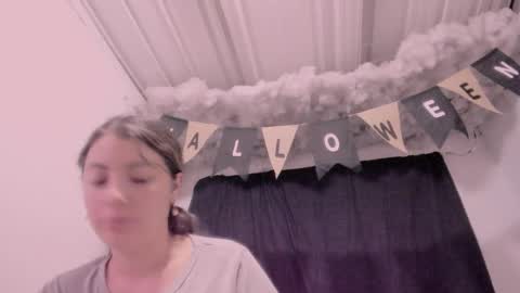 Lauu G online show from 21, 10, 2025