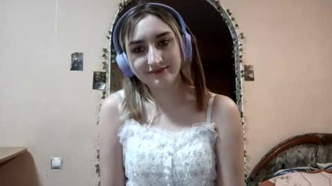 Snapshot of lawanalezama chatting on 4, 11, 2025 Ann online show from 4, 11, 2025