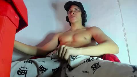 Snapshot of lax777_ chatting on 21, 11, 2025 ZAmbrano online show from 21, 11, 2025