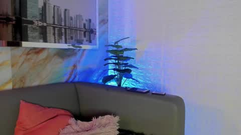 Layla online show from 7, 3, 2025