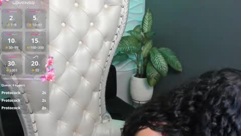 Layla online show from 9, 9, 2025