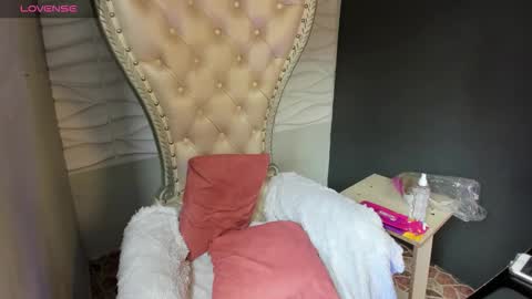 Layla online show from 5, 3, 2026