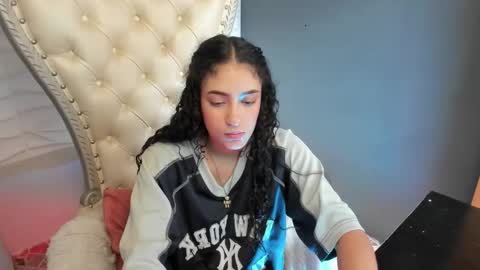 Layla online show from 7, 3, 2026