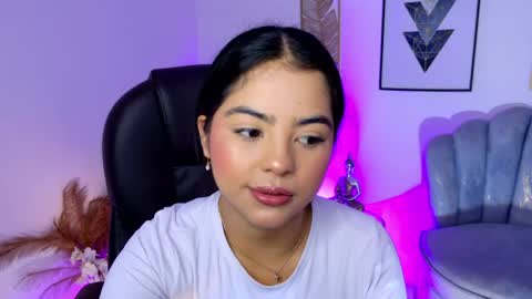 Layla Breezee online show from 21, 4, 2026