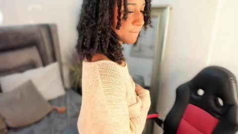 layla_clarke online show from 28, 2, 2025