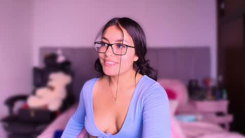 Layla online show from 6, 2, 2025