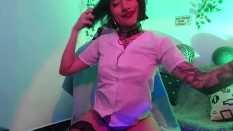 layla_quinn online show from 15, 12, 2025