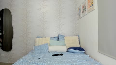 Layla Vanegas online show from 27, 1, 2025