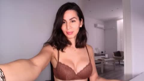 Layla online show from 3, 4, 2026