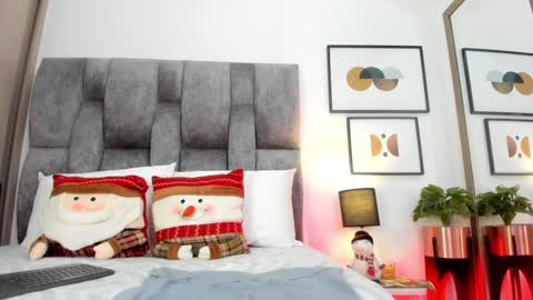 Snapshot of laylajenssen chatting on 17, 12, 2024 Layla Jenssen online show from 17, 12, 2024