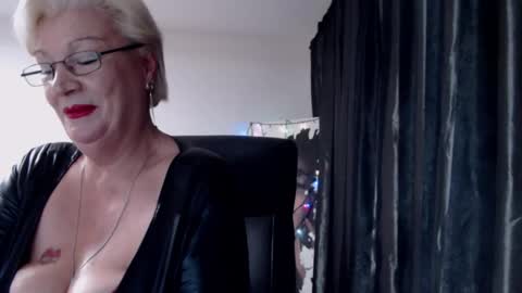 Layla online show from 6, 12, 2024