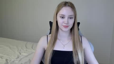 Snapshot of laylapretty001 chatting on 11, 3, 2025 LaylaPretty001 online show from 11, 3, 2025