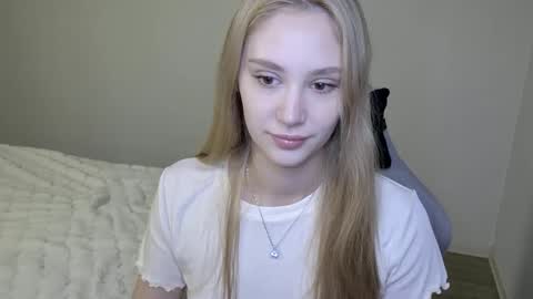 Snapshot of laylapretty001 chatting on 27, 10, 2025 LaylaPretty001 online show from 27, 10, 2025