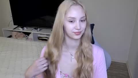 LaylaPretty001 online show from 28, 4, 2026