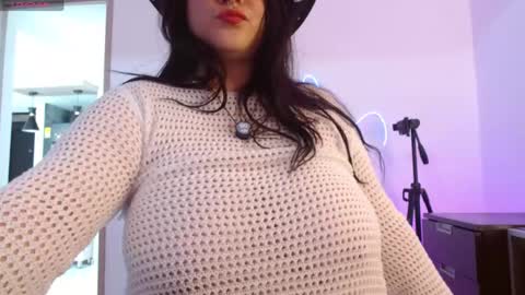 Snapshot of layna_cold chatting on 25, 4, 2026 Vannessa online show from 25, 4, 2026
