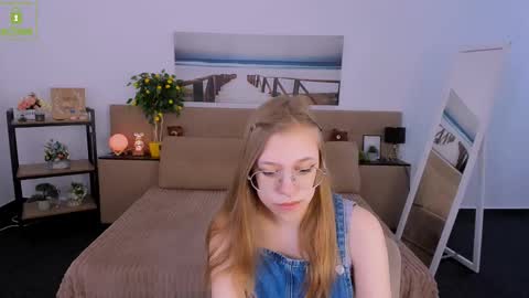 layriantavee online show from 5, 3, 2025