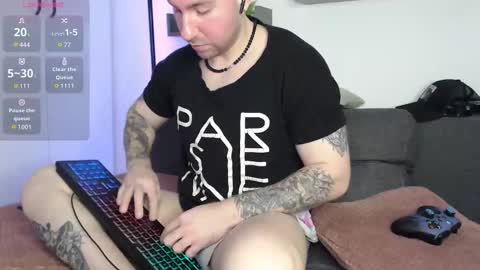 Snapshot of lazar_angels chatting on 28, 11, 2025 Laz online show from 28, 11, 2025