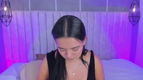Snapshot of lea_gray chatting on 11, 9, 2025 online show from 11, 9, 2025