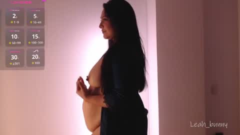 Snapshot of leah_bunny chatting on 6, 7, 2026 Leah online show from 6, 7, 2026