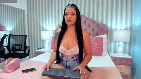 Leah Fontana online show from 28, 1, 2025