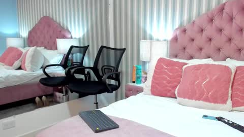 Leah Fontana online show from 31, 1, 2025