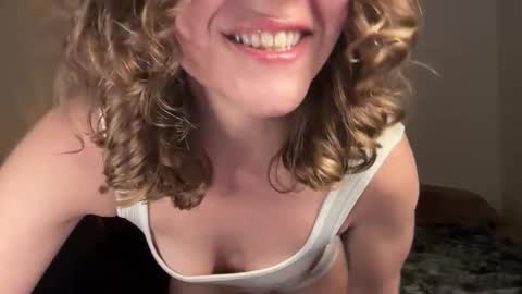 Snapshot of leahsparkles chatting on 16, 4, 2026 Leah Sparkles online show from 16, 4, 2026