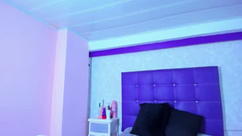 leamoreau__ online show from 29, 11, 2025