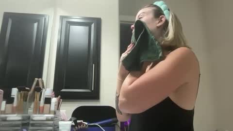 leanneluxecouple online show from 23, 9, 2025