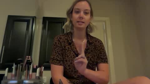 leanneluxecouple online show from 5, 12, 2025