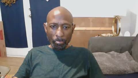 Snapshot of leeguy_hugedick chatting on 18, 5, 2026 Ebony DeafGuy online show from 18, 5, 2026