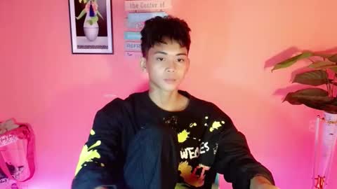 Snapshot of leemoreno18 chatting on 19, 10, 2025 leemoreno18 online show from 19, 10, 2025