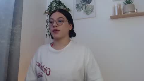Snapshot of leena_rosee chatting on 9, 7, 2026 leena_rosee online show from 9, 7, 2026