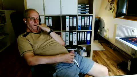 Snapshot of lefti27 chatting on 19, 6, 2026 Dave online show from 19, 6, 2026